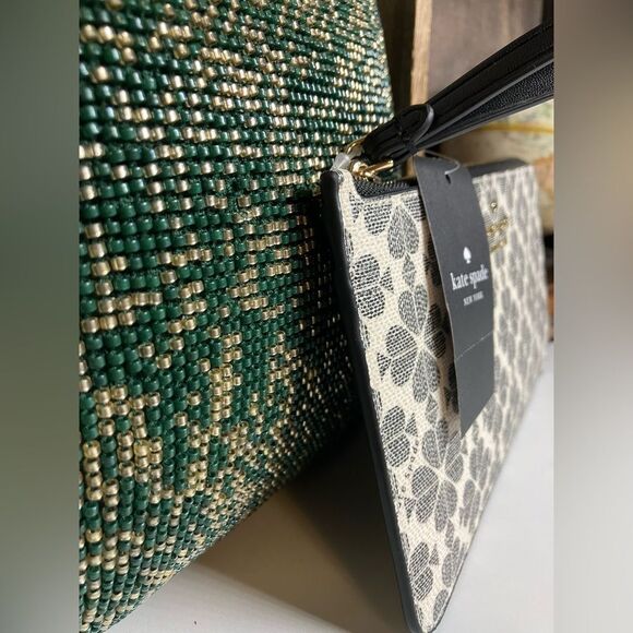 Lucy Spade Flower Medium L-zip Wristlet/Clutch - Picture 5 of 8